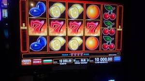 Suasana meja kasino UUS88 – Baccarat Roulette Blackjack Sicbo Dragon Tiger online Indonesia